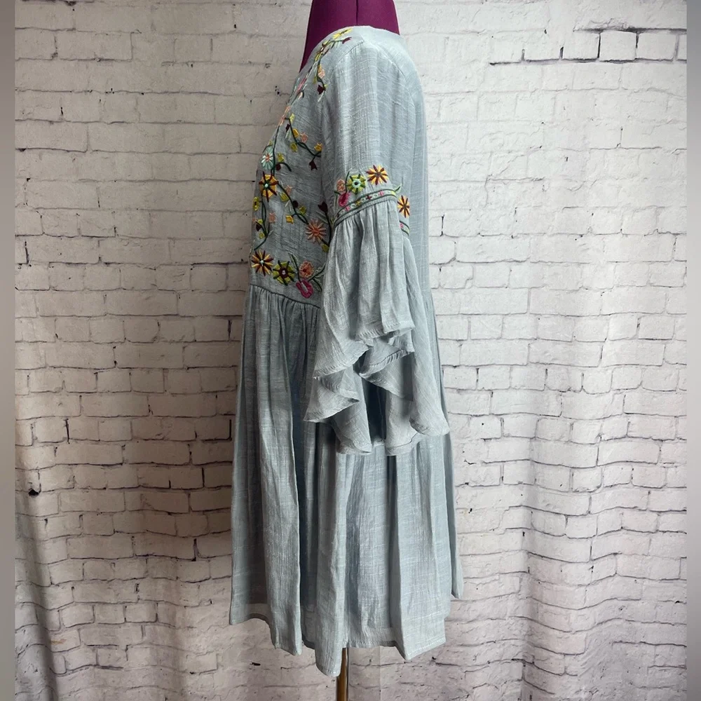 Umgee size small gray embroidered dress